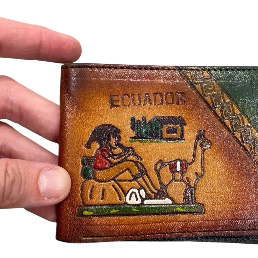 VTG souvenir Ecuador Leather Wallet with Embossed design bifold billfold Quito